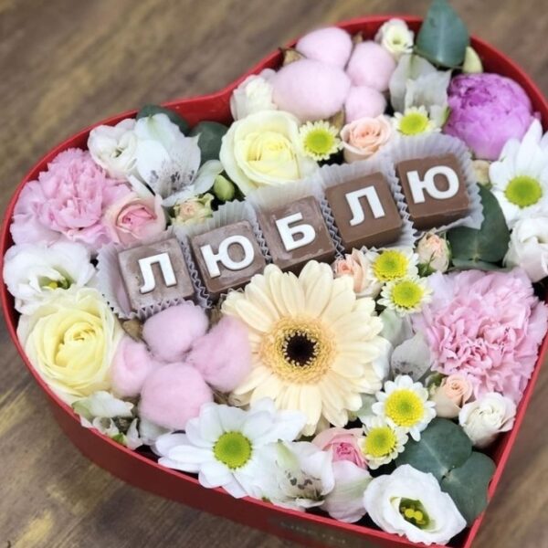 Цветочно-шоколадная композиция "Люблю"